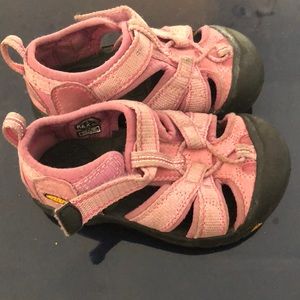 Keen pink sandal shoes